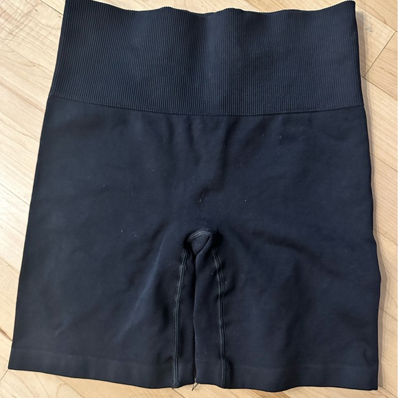 TNA Atmosphere hi rise 7” biker shorts - barely used. - Picture 1 of 2